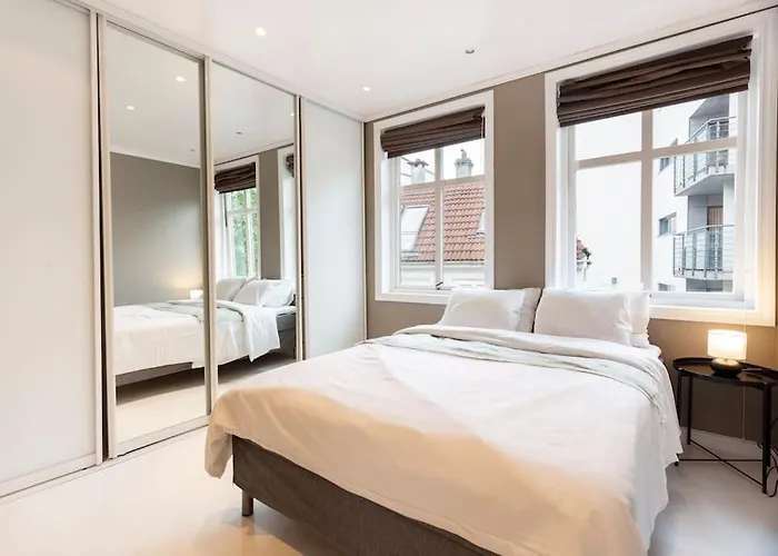 New! Modern Top Floor Apartment In Historic Area!